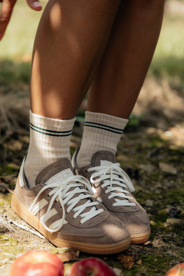 vintage-tan-and-rich-green