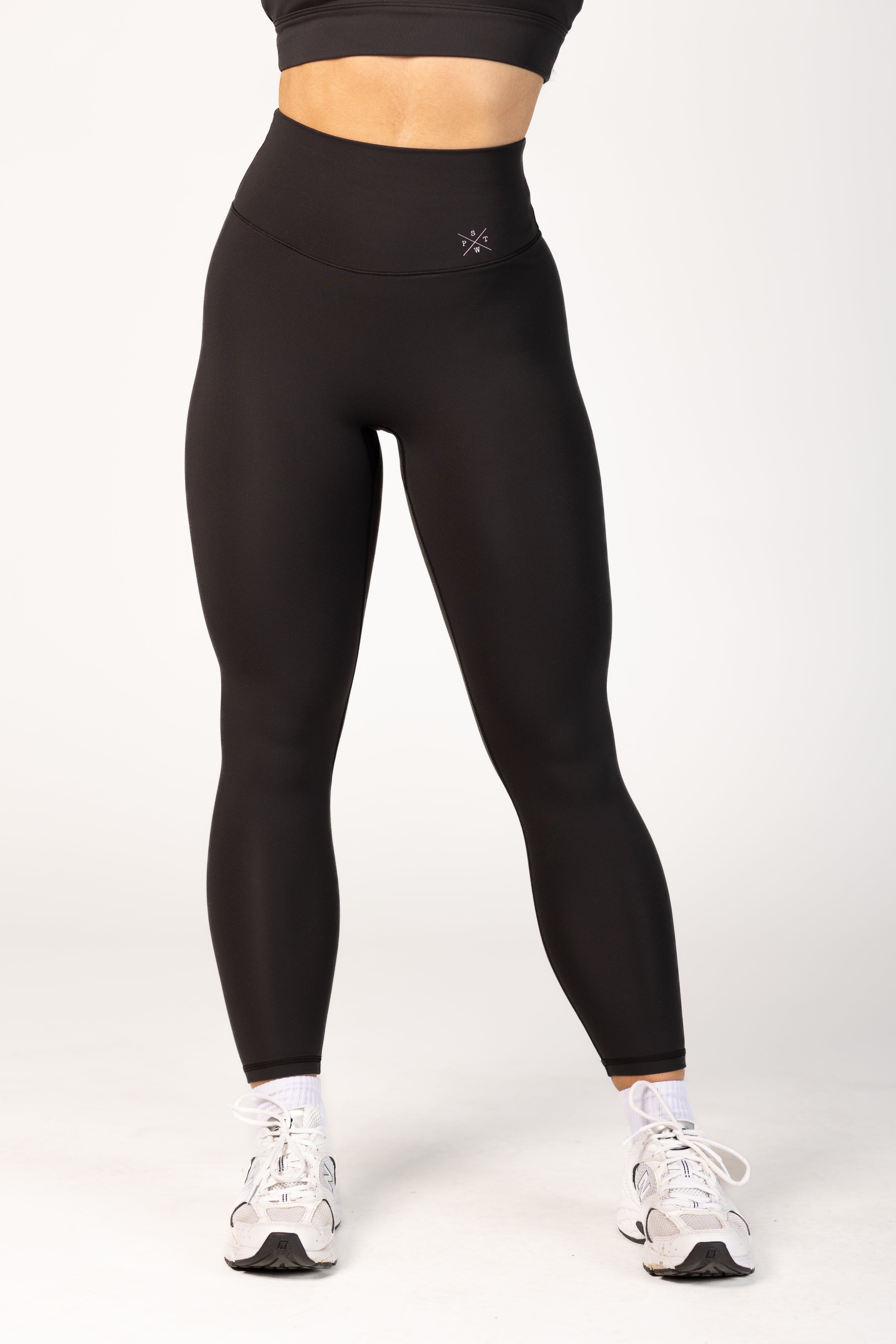 https://www.ptula.com/cdn/shop/files/sweeney_legging_23_inch_black_ptula_001_7cf23c3a-0ab1-45c5-bf7b-68ebad09bd1e.jpg?v=1708741815