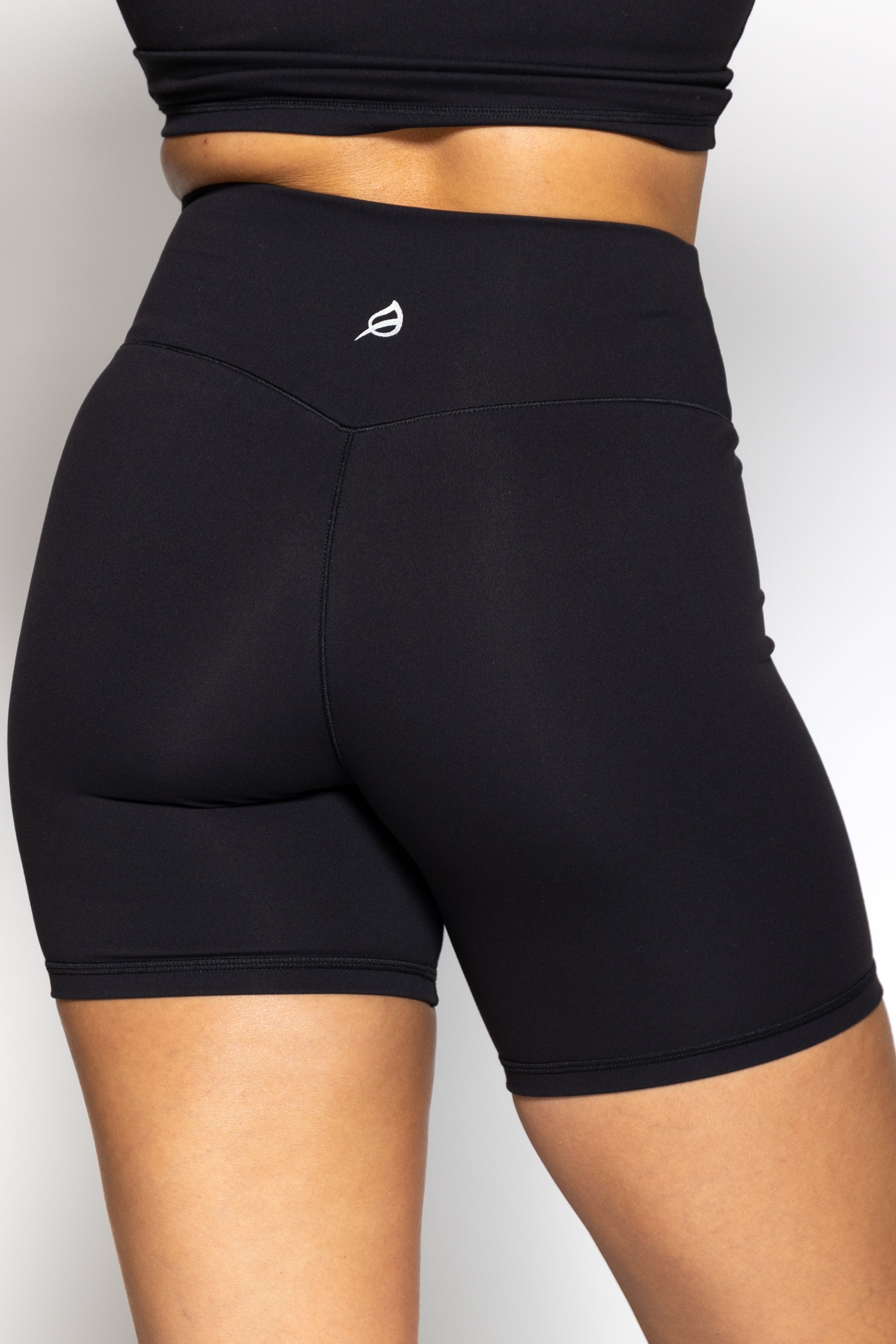 The Cassey Short : 6" - Black